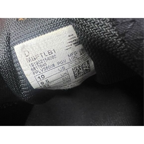 New Balance Black Athletic Shoes with Breathable Mesh and Minimalist Design - Picture 7 of 9